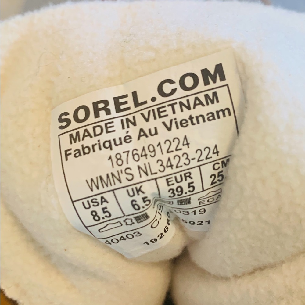 Sorel Winter Boots - Water Resistant constructed w/ Suede & Wool Fabrics - Picture 4 of 4